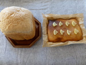 レモンケーキと食パン
